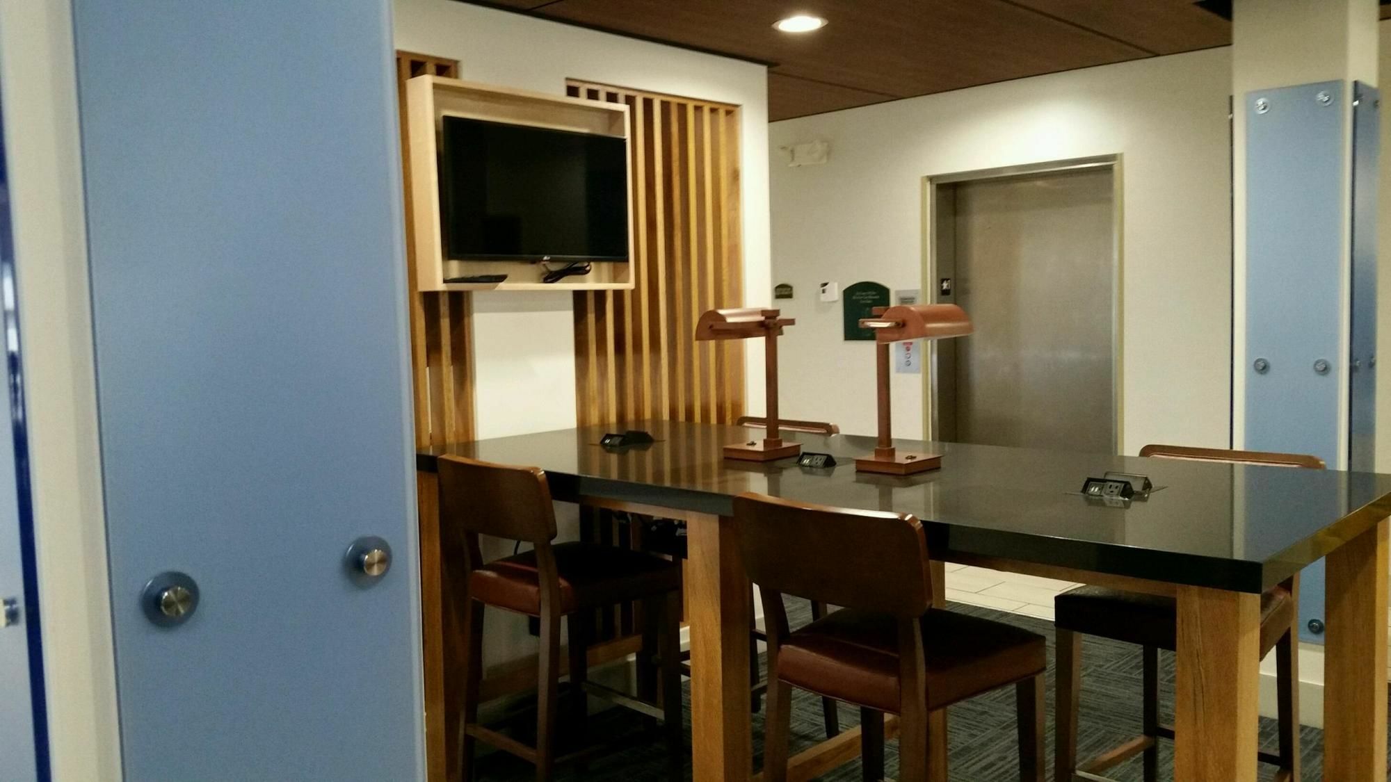 Holiday Inn Express Knoxville-Strawberry Plains By Ihg Buitenkant foto