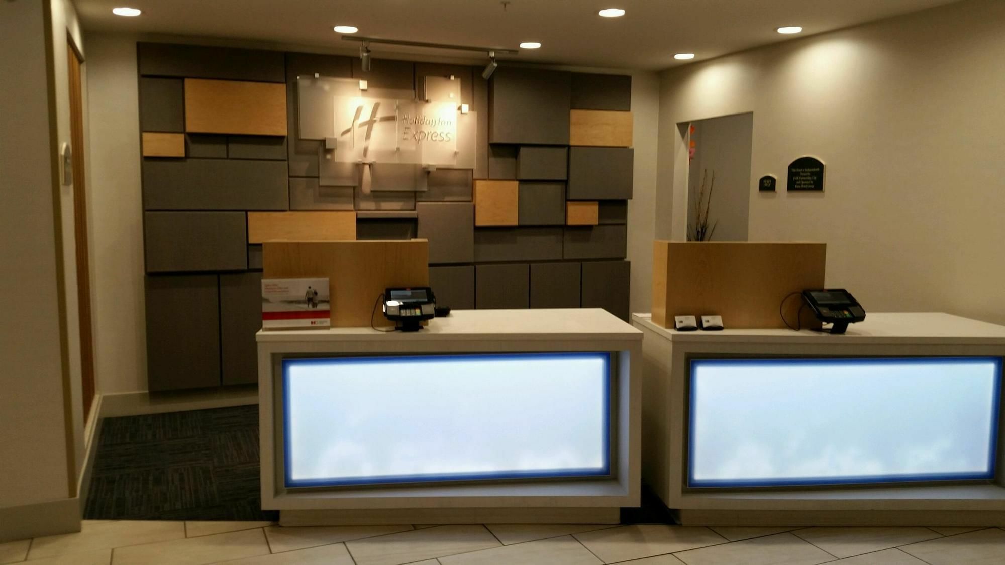 Holiday Inn Express Knoxville-Strawberry Plains By Ihg Buitenkant foto